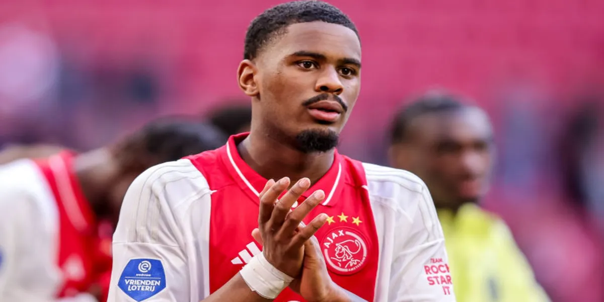 Fundasul olandez Jorrel Hato semneaza cu Chelsea