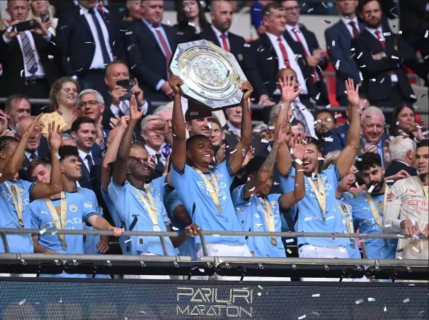 Man City ridica Community Shield dupa victoria cu United 