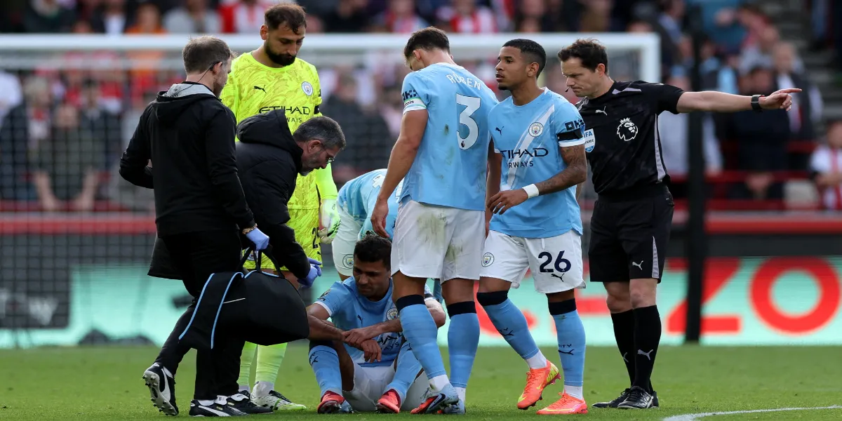 Rodri paraseste terenul accidentat in meciul Brentford vs Man City