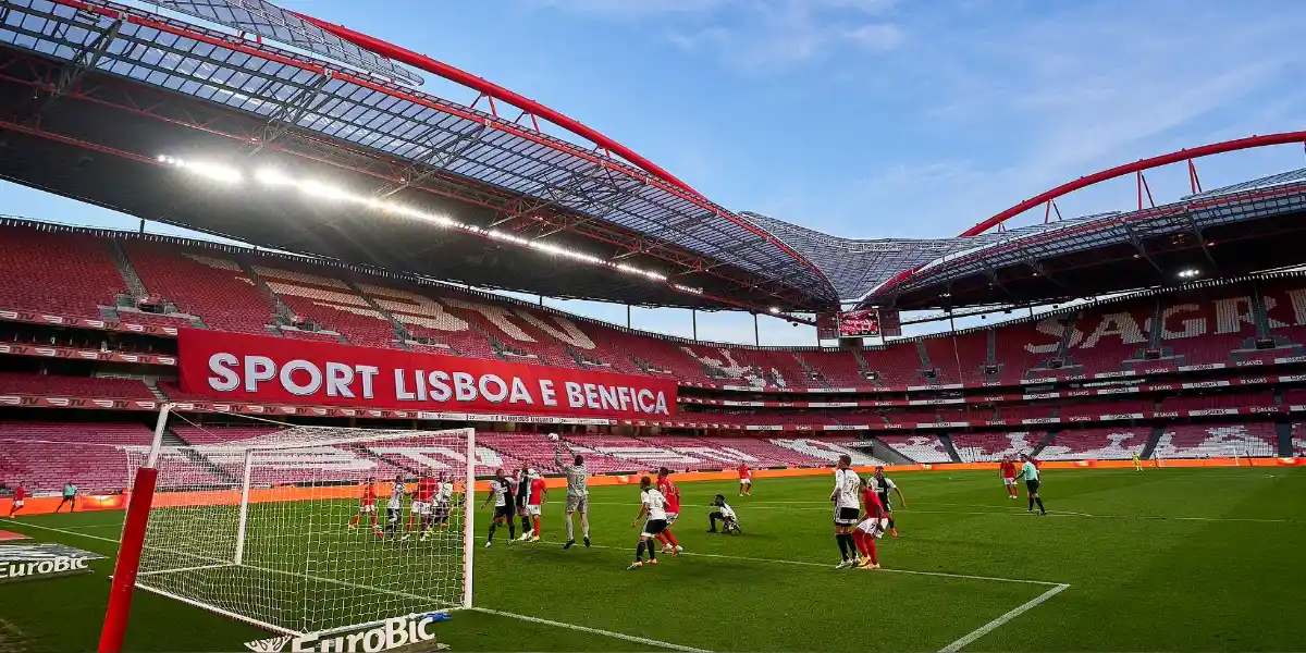Valencia si Benfica, investigate pentru transferuri suspecte